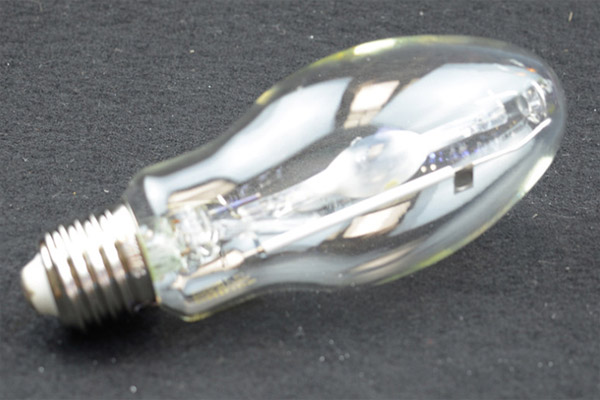 金属卤素光源和LED光源有什么区别？